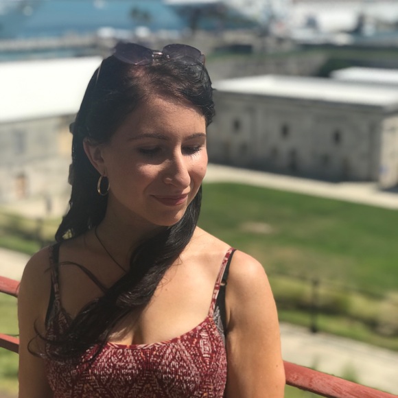 Meet your Posher, Abigail - Picture 1 of 1